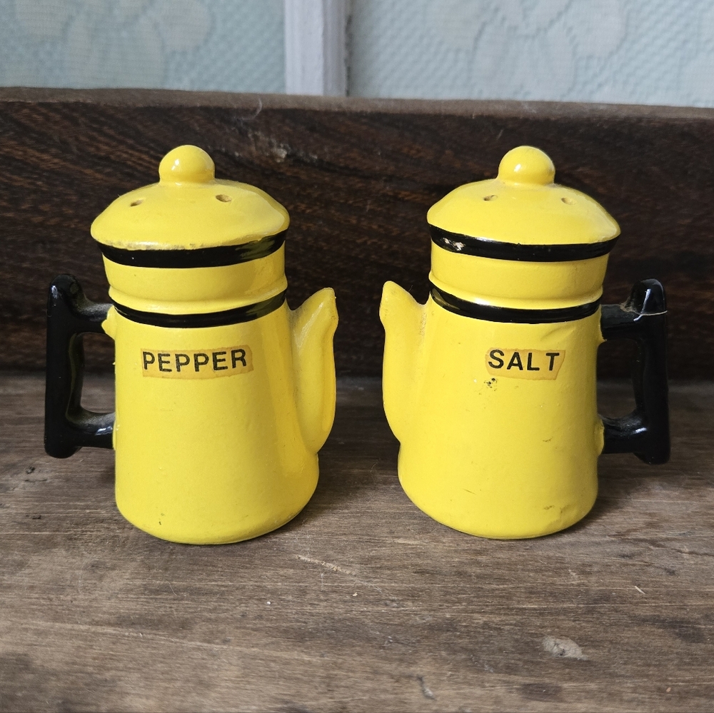 Vintage Yellow Teapot Salt & Pepper Shakers Japan